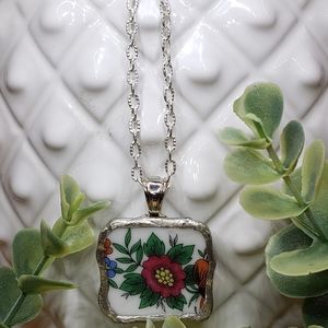 Jewelry. Necklace/w pink flower pendant. Handmade